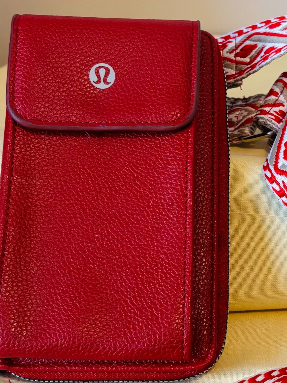 Lululemon Crossbody Pebbled Leather Phone Wallet Case Guitar Style Strap EUC